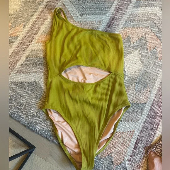 Madewell One-Shoulder Cutout One-Piece Swimsuit - Picture 2 of 4